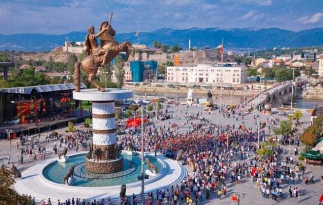 Αντιμέτωπα με τη χρεοκοπία τα Σκόπια – Το κρατίδιο αντιμέτωπο με την άβυσσο