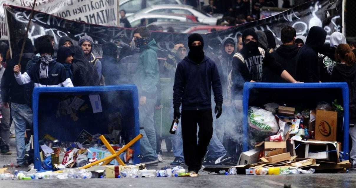 Μαθαίνουν από μικροί το έγκλημα στην Ελλάδα