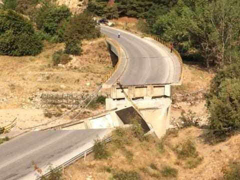 Ελλάδα 2017! Γέφυρες καταρρέουν σαν να ήταν φτιαγμένες από σπιρτόκουτα!