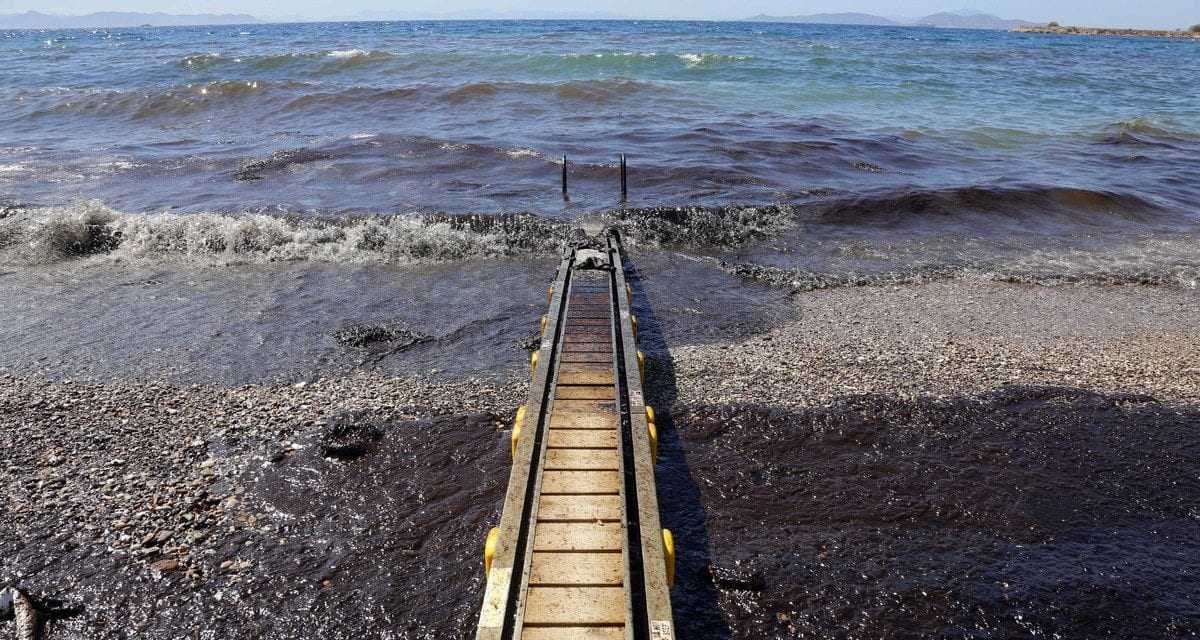 O Σαρωνικός, «ο μαύρος χρυσός» και τα μαύρα χάλια μας