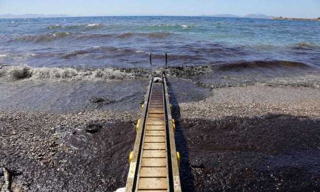 O Σαρωνικός, «ο μαύρος χρυσός» και τα μαύρα χάλια μας