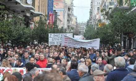 «Μαχαίρι» σε κοινωνικά επιδόματα, «φρένο» στις απεργίες