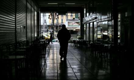 Κινδυνεύουν με μόνιμη φτωχοποίηση μεγάλα κοινωνικά στρώματα