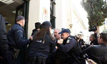 Στον ανακριτή ο δολοφόνος της Δώρας Ζέμπερη -Ένταση πάλι στο δικαστήριο