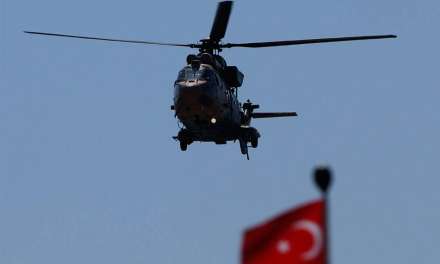 Προκαλεί η Τουρκία. Ελικόπτερο πάνω από τα Ίμια