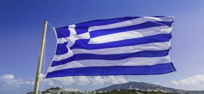 ΑΠΙΣΤΕΥΤΟ! Τιμώρησαν μαθητή γιατί ύψωσε την ελληνική σημαία