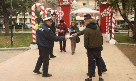 Διανομή ενημερωτικών φυλλαδίων με συμβουλές οδικής ασφάλειας στην Αλεξανδρούπολη