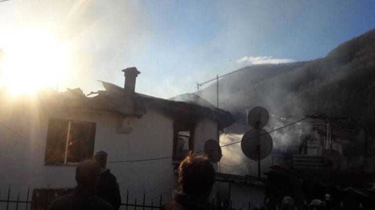 Πυρκαγιά κατέστρεψε τρία σπίτια στα Μελίβοια Ξάνθης. Εγκληματική η μη ενίσχυση με πυροσβεστικά μέσα την περιοχή