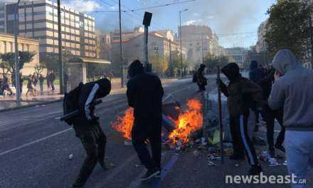 Οδοφράγματα και φωτιές στην Πανεπιστημίου στην επέτειο της δολοφονίας Γρηγορόπουλου