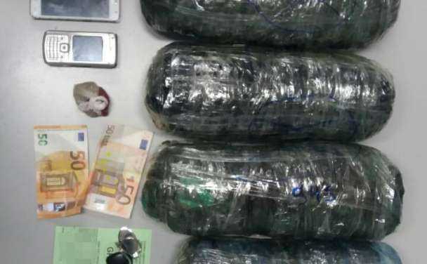 ΚΑΒΑΛΑ/Αλβανοί έμποροι ναρκωτικών με κιλά κιλά χασίς στα χέρια της αστυνομίας. Θα μαστούρωναν όλη την Καβάλα