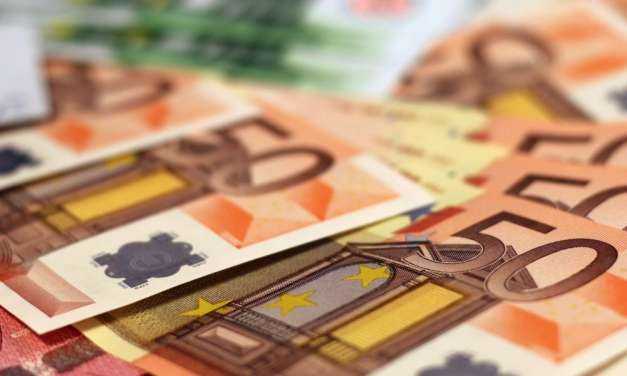 «Μαύρο χρήμα»: Στο «στόχαστρο» οι καταθέσεις των €1.000 σε λογαριασμούς – Θα κυνηγιέται και το «χαρτζιλίκι»