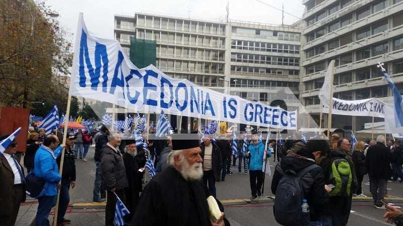 LIVE από την Πλατεία Συντάγματος το μεγάλο συλλαλητήριο για την Μακεδονία