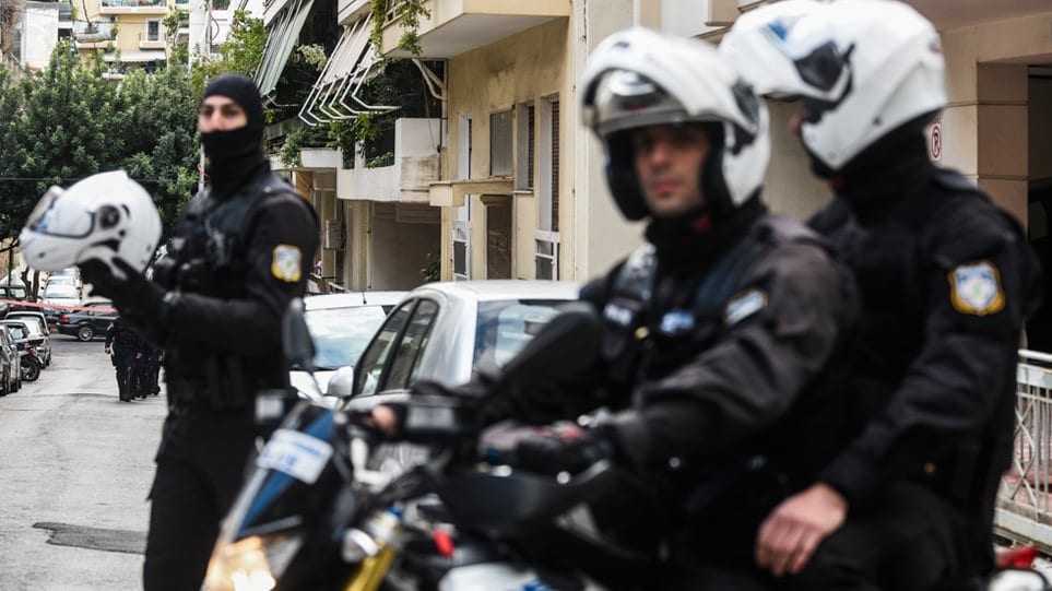 Τρομοδέμα στον Παπαδήμο: Η Αντιτρομοκρατική συνέλαβε 14 άτομα