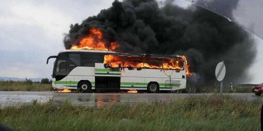 Κεραυνός χτύπησε λεωφορείο του ΚΤΕΛ Έβρου γεμάτο επιβάτες [εικόνες & βίντεο]