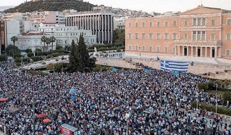 Συλλαλητήριο στην Βουλή την ημέρα της υπογραφής παράδοσης της Μακεδονίας στα Σκόπια