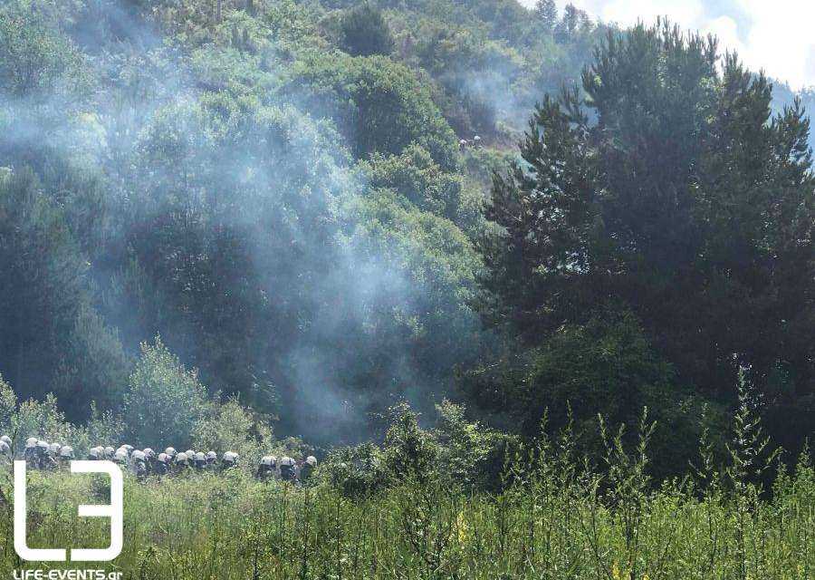 Τεταμένο το κλίμα στις Πρέσπες με χημικά και αντικείμενα (ΒΙΝΤΕΟ & ΦΩΤΟ)