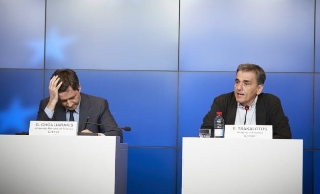 Συμφωνία στο Eurogroup με δεσμά ετών για την Ελλάδα