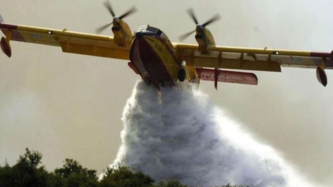 Σε εξέλιξη η πυρκαγιά στο Άγιο Όρος κοντά στη Μονή Χιλανδαρίου.