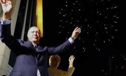 Νίκη Ερντογάν στις τουρκικές εκλογές. Πανίσχυρος Πρόεδρος με 52,4% και 293 έδρες στη Βουλή