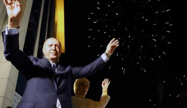 Νίκη Ερντογάν στις τουρκικές εκλογές. Πανίσχυρος Πρόεδρος με 52,4% και 293 έδρες στη Βουλή