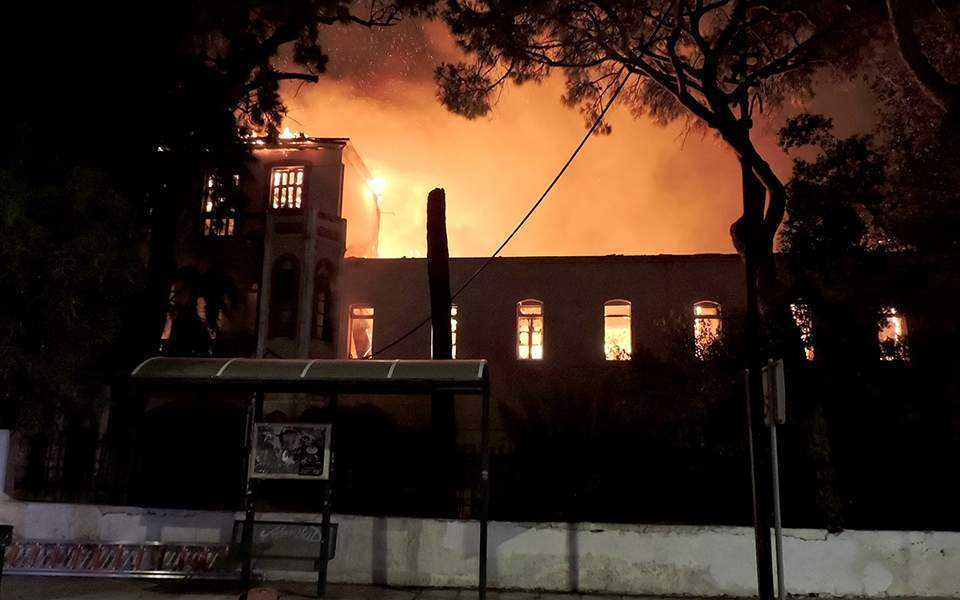 Καταστράφηκε ολοσχερώς το κτίριο του Πολεμικού Μουσείου στα Χανιά (φωτογραφίες)