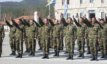 Ορκίζονται οι νεοσύλλεκτοι  στο Πετροχώρι