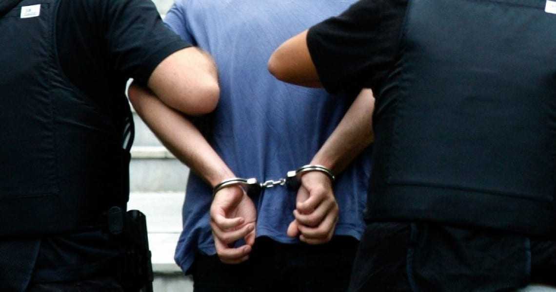Συνελήφθησαν 2 διακινητές οι οποίοι προωθούσαν στο εσωτερικό της χώρας  μη νόμιμους μετανάστες