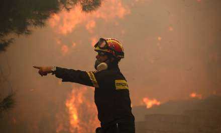Εκκενώνονται προληπτικά δύο χωριά στην Εύβοια Σε εξέλιξη μεγάλη πυρκαγιά