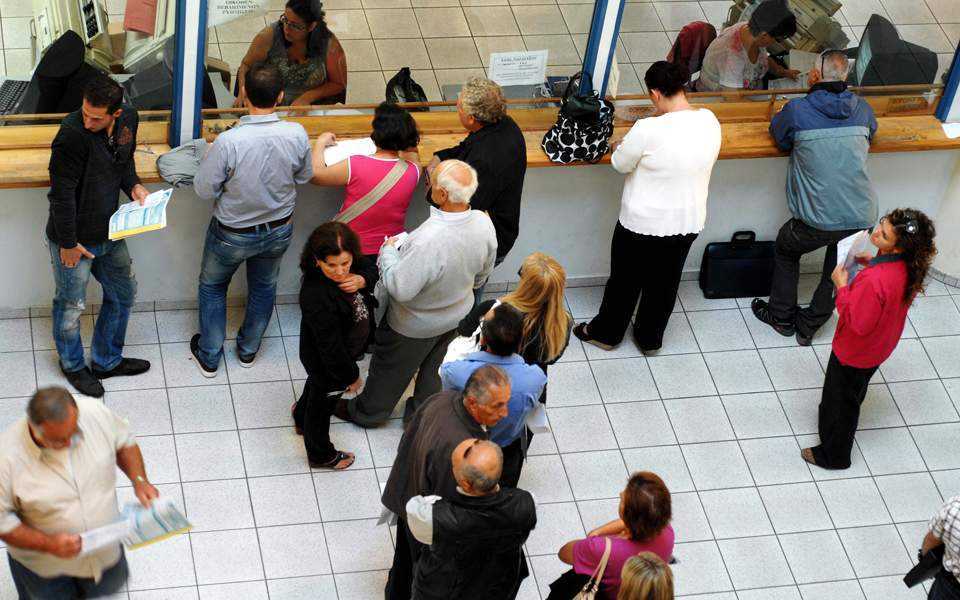 Στον αέρα οι εισφορές επικούρησης και εφάπαξ 200.000 μη μισθωτών