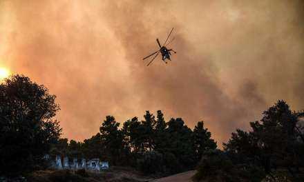 Ανεξέλεγκτη η φωτιά στην Κέρκυρα -Εκκενώθηκε προληπτικά το χωριό Ραχτάδες
