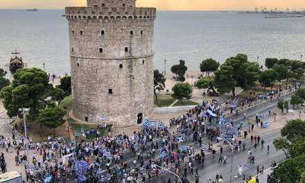 Μπλόκα των κυβερνητικών δυνάμεων ασφαλείας στους διαδηλωτές. Μέχρι και τους δημοσιογράφους προσπάθησαν να φιμώσουν με την βία τα ΜΑΤ