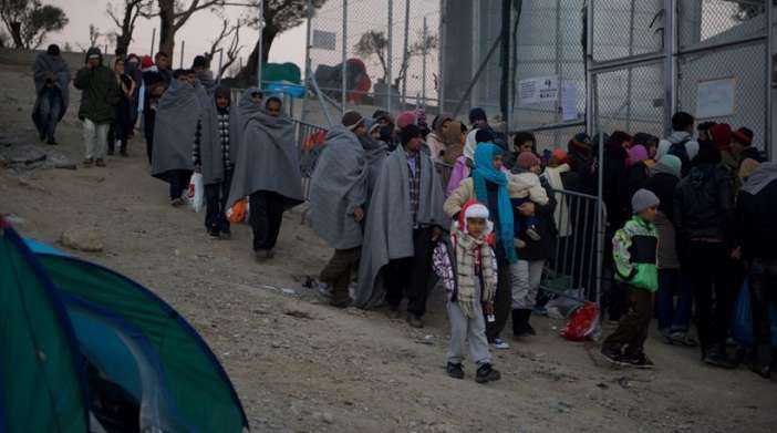 Έφτασαν οι πρόσφυγες από τη Μόρια στο λιμάνι της Καβάλας