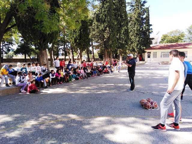 ΑΡΙΩΝ και μαθητές φώναξαν :  «Ας κινηθούμε»