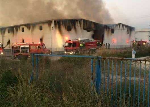 ΤΩΡΑ: Πυρκαγιά στις καπναποθήκες Μισσιριάν