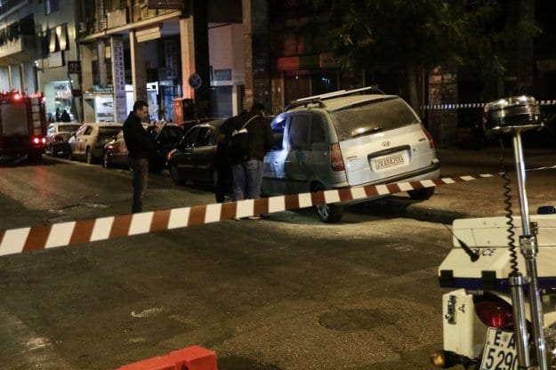 Σφοδρές αντιδράσεις για την επίθεση στο ΑΤ Ομονοίας – Ήθελαν να μας κάψουν ζωντανούς, λένε οι αστυνομικοί