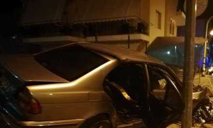 Όχημα που κουβαλούσε λάθρο, “Καρφώθηκε” σε τοίχο της Ξάνθης, κυνηγημένο από την αστυνομία