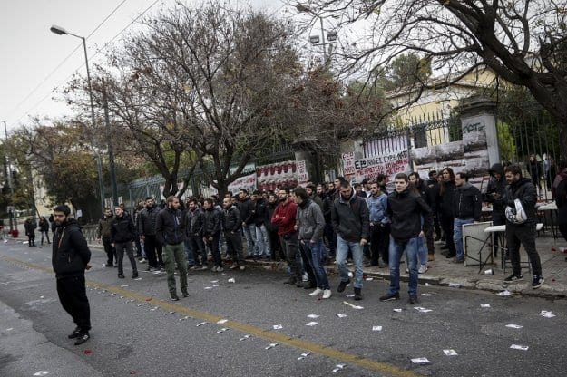 Ένταση στο Πολυτεχνείο – Προπηλάκισαν στελέχη του ΣΥΡΙΖΑ. Δεν τους θέλουν ούτε οι αριστεριστές