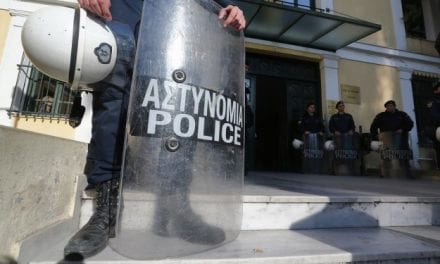 Διαλύετε το κράτος και ο ΣΥΡΙΖΑ σφυρίζει αδιάφορα. Επίθεση αντιεξουσιαστών σε αστυνομικούς