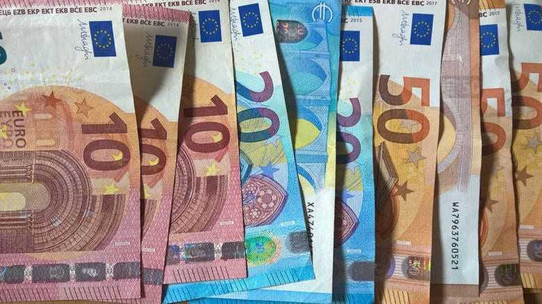 Δώρο Χριστουγέννων 2018: Δείτε πώς να το υπολογίσετε και πότε θα καταβληθεί