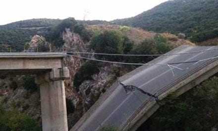 Πέντε χρόνια πεσμένη η γέφυρα του Κομψάτου.