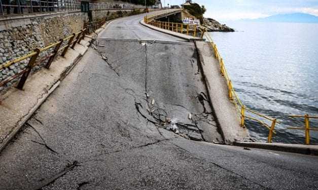 Με το βλέμμα στη γέφυρα των Κιμμερίων