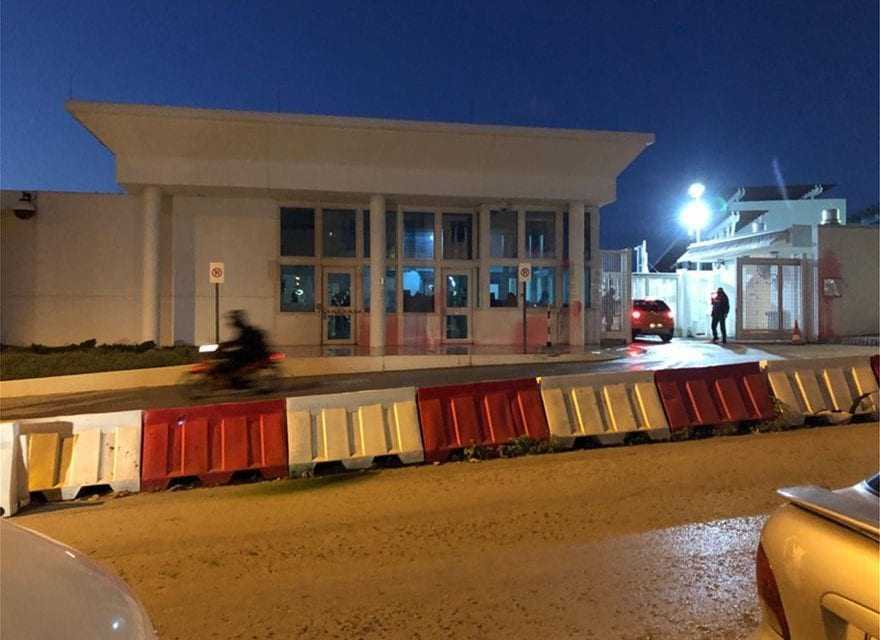 Συνεχίζει τις … αγαθοεργίες ο Ρουβίκωνας-Επίθεση στην Αμερικάνικη Πρεσβεία
