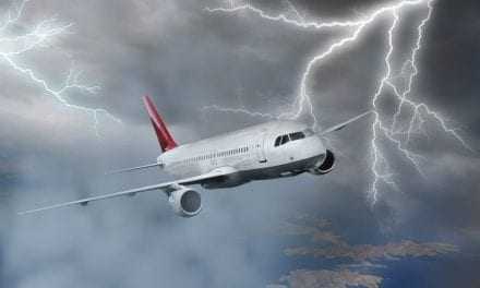 Τρόμος στον αέρα: Αεροπλάνο με προορισμό την Θεσσαλονίκη χτυπήθηκε από κεραυνό