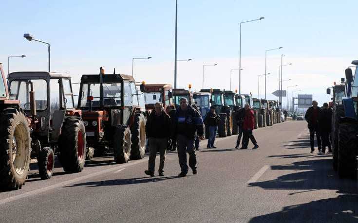 Αγριεύουν οι αγρότες, απειλούν με μπλόκα στις εθνικές οδούς