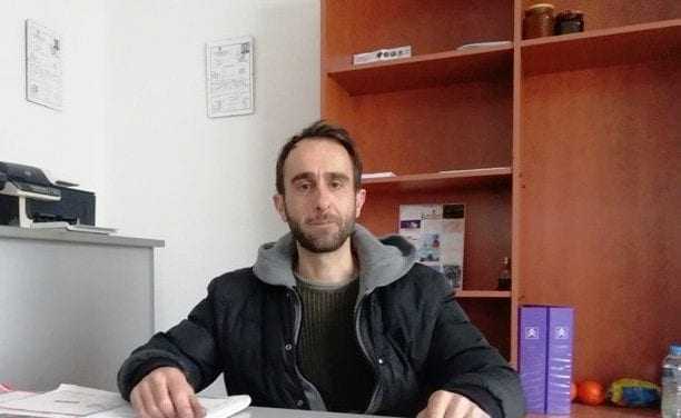 Τζιχάτ Ντελή Χαληλ. Είναι πρώτα άνθρωπος