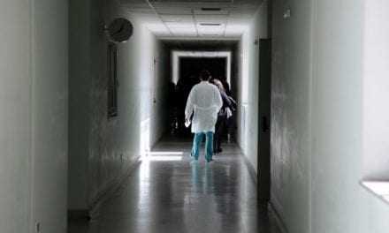 Υπό κατάρρευση το ΕΣΥ την ώρα που η γρίπη «καλπάζει»