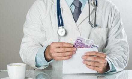 Απόλυση γιατρού του  Πανεπιστημιακού Νοσοκομείου Αλεξανδρούπολης για φακελάκι