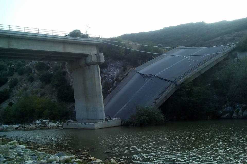 «Γκρεμισμένες υποδομές & υποσχέσεις για γέλια»