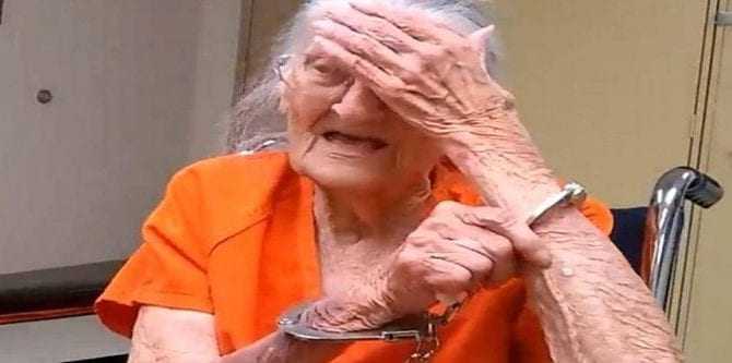 Στα “σίδερα” 93χρονη γιατί δεν πλήρωσε το νοίκι