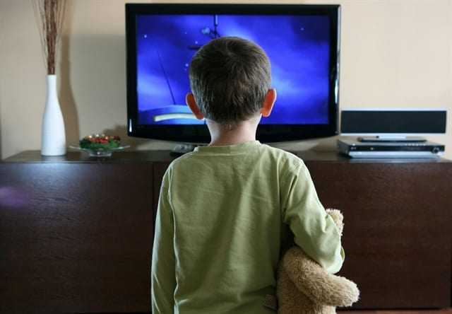 Τα παιδιά προσχολικής ηλικίας που βλέπουν τηλεόραση κοιμούνται λιγότερο